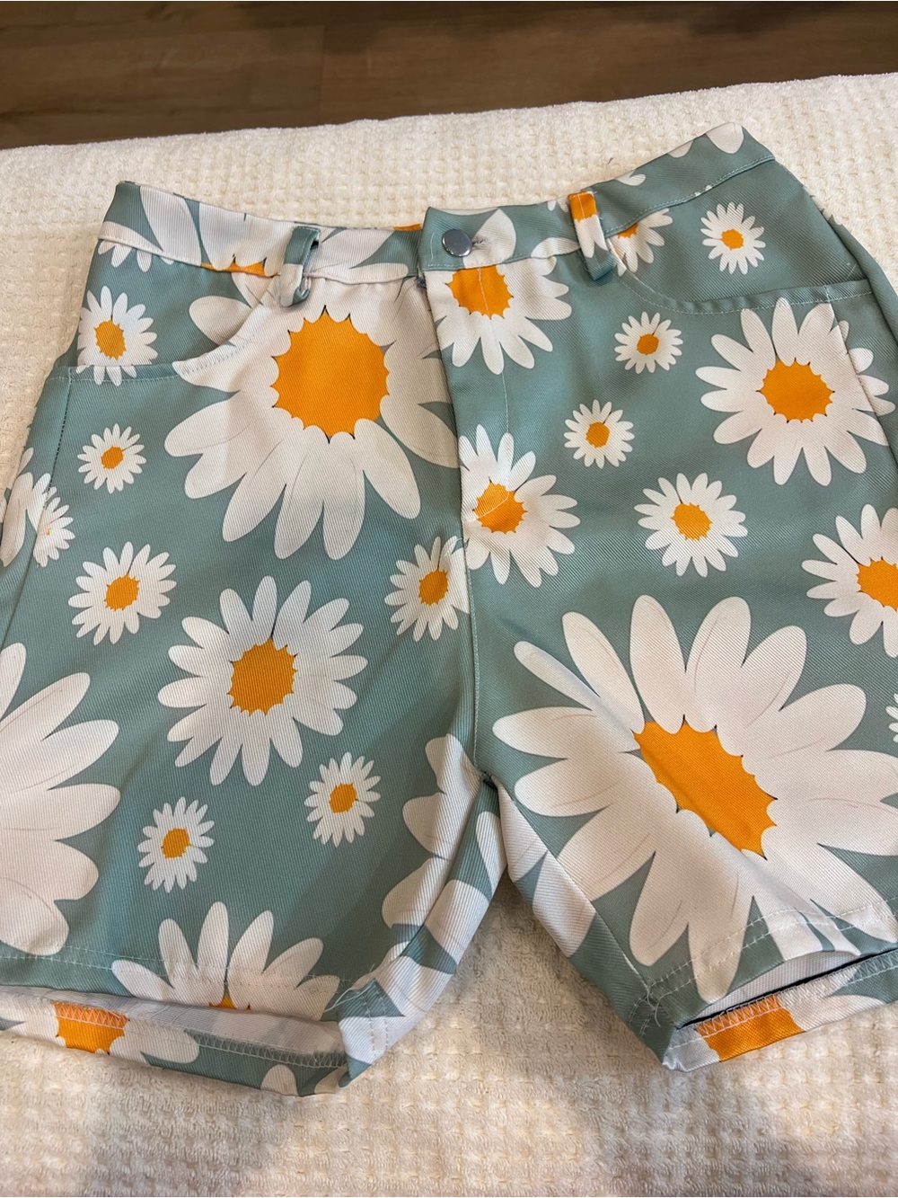 Women's Green Daisy Print Casual Shorts